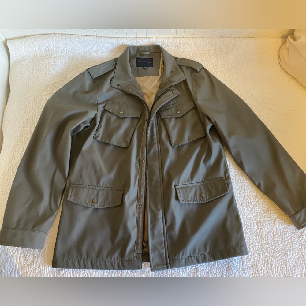 Men’s water repellent grey jacket. Banana Republic size large.